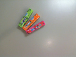 Set of 3 chewing candies with different flavors
