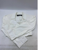 White cropped long-sleeved shirt.