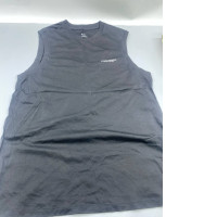 Black sleeveless crew neck shirt