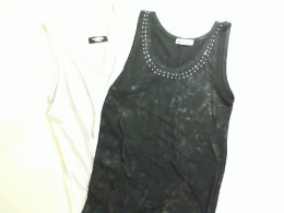 Set of 2 tops, white and black Set of 2 tops, white and black