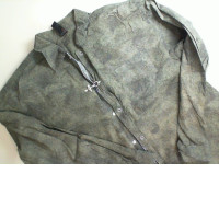 Shirt with zipper and iron hooks