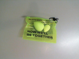 Set of 2 makeup sponges in a case