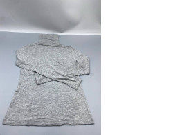 Gray long-sleeved turtleneck shirt Gray long-sleeved turtleneck shirt