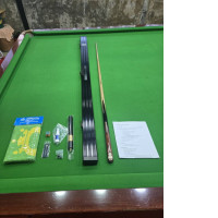 pool or snooker cue set, featuring an O'Min cue, a black aluminum hard case, and accessories. 