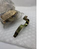 Set of 8 radiator mounts