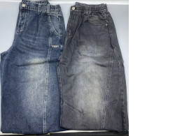 Set of 2 Men's loose-fitting jeans in dark blue and black, decorated with the word "TROFF".