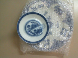 Set of 2 Ceramic Plates Set of 2 Ceramic Plates
