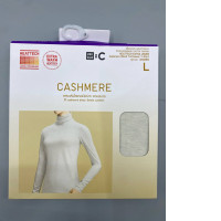 Uniqlo Women's HEATTECH Extra Warm Cashmere Blend Turtleneck T-Shirt. Uniqlo Women's HEATTECH Extra Warm Cashmere Blend Turtleneck T-Shirt.