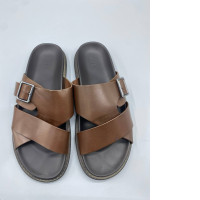 Zara Crossover Sandals in brown leather. 