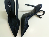 Women's high-heeled shoes