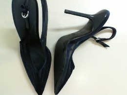 Women's high-heeled shoes