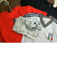 Set of 5 multi-colored T-shirts