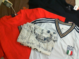 Set of 5 multi-colored T-shirts