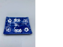  small blue and white Japanese porcelain floral trinket dish featuring fish motifs. 