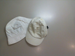 Set of 2 caps and a panama hat
