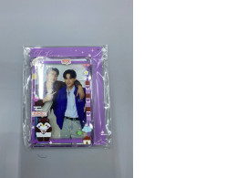 Guinzly magnetic acrylic card frame with GMMTV photo card. Guinzly magnetic acrylic card frame with GMMTV photo card.