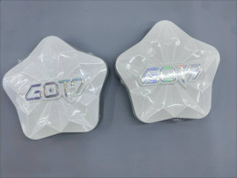 Set of 2  GOT7's debut mini-album, Got It, released in 2014, includes a photobook and random photocards. The case has a unique star-shaped design with a white exterior. #67