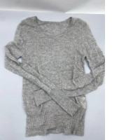 Women's gray long-sleeved crew neck sweater