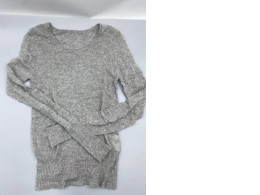 Women's gray long-sleeved crew neck sweater