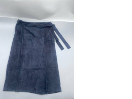 The s.Oliver dark blue wrap-around skirt features a tie belt.