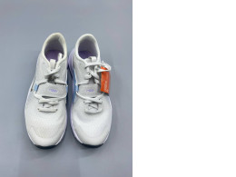 Nike In-Season TR 13 in white/grey. Nike In-Season TR 13 in white/grey.