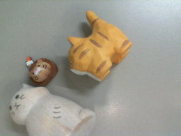 Set of 3 cat figurines