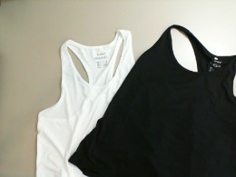 Set of 2 tops, black and white Set of 2 tops, black and white