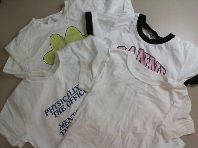 Set of 4 white t-shirts Set of 4 white t-shirts