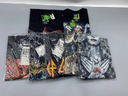 Set of 7 Black short-sleeved crew neck t-shirt with a pattern.