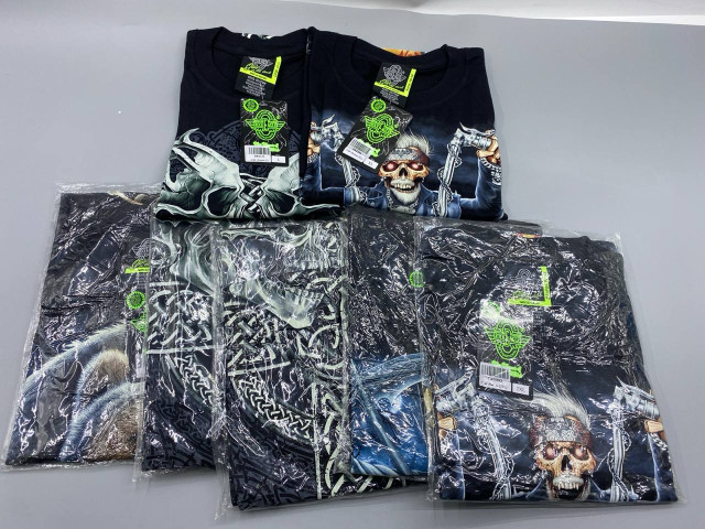 Set of 7 Black short-sleeved crew neck t-shirt with a pattern. Set of 7 Black short-sleeved crew neck t-shirt with a pattern.