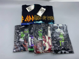 Set of 7 Black short-sleeved crew neck t-shirt with a pattern.