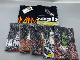 Set of 7 Black short-sleeved crew neck t-shirt with a pattern.