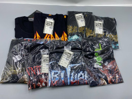 Set of 7 Black short-sleeved crew neck t-shirt with a pattern.