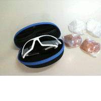 Sunglasses in a case with replaceable lenses Sunglasses in a case with replaceable lenses