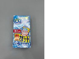  Kobayashi Netsusama Cooling Gel Sheets for Adults, which are used to cool down body temperature. 