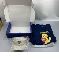 Box Set Middle dark blue hat and long-sleeved sweatshirt. Box Set Middle dark blue hat and long-sleeved sweatshirt.