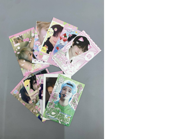 Set of 10 K-pop group postcard Set of 10 K-pop group postcard