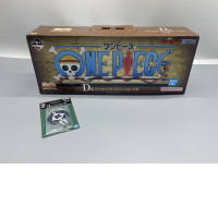 One Piece Gigant Name logo display and an acrylic stand