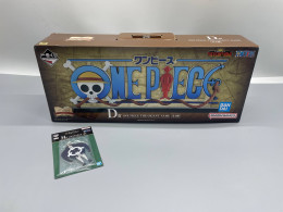 One Piece Gigant Name logo display and an acrylic stand