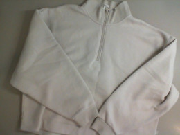 Women's sweater with zipper
