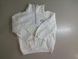 Детский свитер на молнии