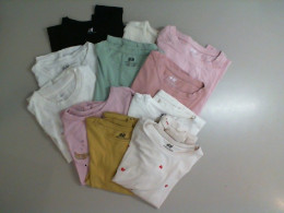 Set of 11 H&M children's t-shirts in various colors Set of 11 H&M children's t-shirts in various colors