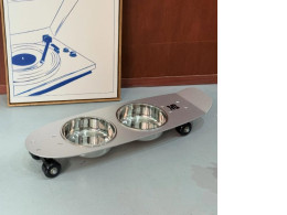 Skateboard-shaped pet food bowl with wheels. Skateboard-shaped pet food bowl with wheels.