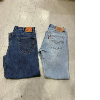 Set of 2 Levi's 505 Blue Regular Fit Straight Leg Jeans Levi's 550 Relaxed Fit jeans featuring a dark wash