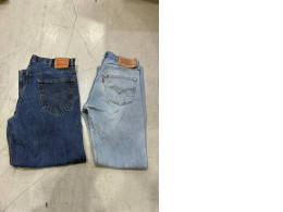 Set of 2 Levi's 505 Blue Regular Fit Straight Leg Jeans Levi's 550 Relaxed Fit jeans featuring a dark wash