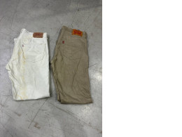 Set of 2 Classic straight-leg Levi's 501 jeans in brown. Vintage white Levi's 501 jeans.