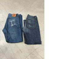 Set of 2 Levi's blue denim jeans are a straight-leg 505 style, a vintage fit.