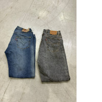 Set of 2 Vintage style straight-leg jeans from Levi's, model 501. Levi's 501 Original Fit, faded gray color.