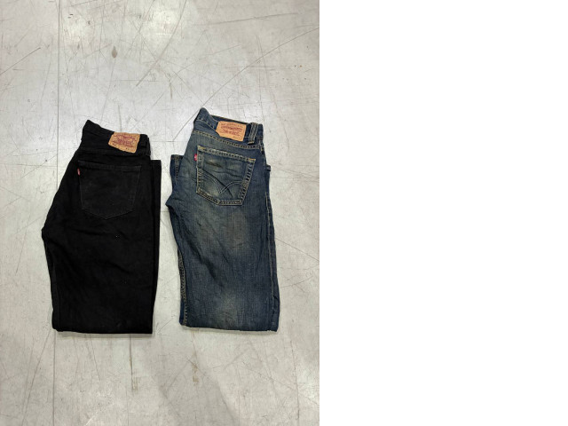Set of 2 Levi's 505 straight-leg jeans; Levi's 501 black jeans, the iconic straight-leg style. Set of 2 Levi's 505 straight-leg jeans; Levi's 501 black jeans, the iconic straight-leg style.