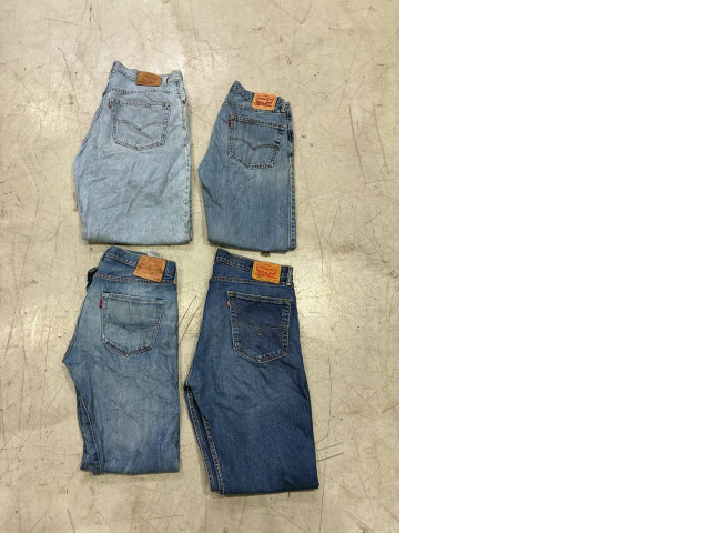 Set of 4 Vintage Levi's 550 Classic jeans and Levi's 501 jeans from the 1990s, straight leg, jeans are Levi's 501 Original fit,Levi's 505 Regular Fit jeans in a medium wash. Set of 4 Vintage Levi's 550 Classic jeans and Levi's 501 jeans from the 1990s, straight leg, jeans are Levi's 501 Original fit,Levi's 505 Regular Fit jeans in a medium wash.